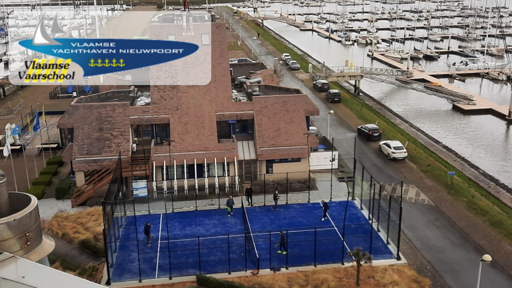 A new padel court in VYNieuwpoort marina